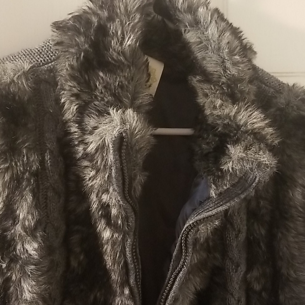 Fuda faux fur vest - Picture 4 of 5